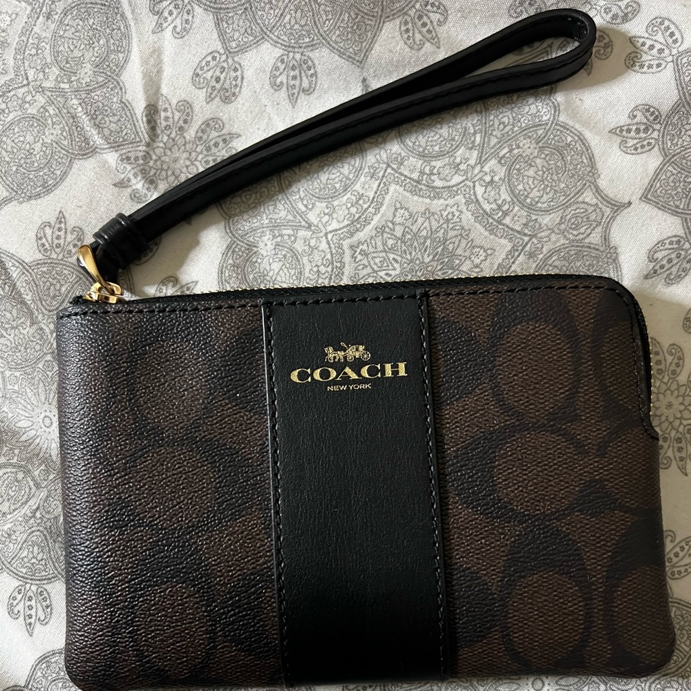 Corner Zip Wristlet In Signature Canvas
